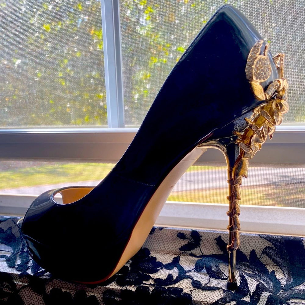 Sexy Black & Gold Scorpion High heels